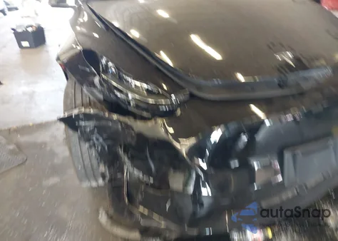 2024 Tesla Model Y Long Range Dual Motor All-Wheel Drive/Rwd z USA, uszkodzony, nr VIN 7SAYGDED6RF155994